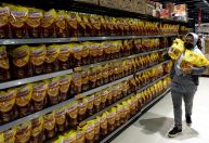 Indonésia restringe exportações de óleo de cozinha usado e resíduos de palma para ajudar consumo doméstico