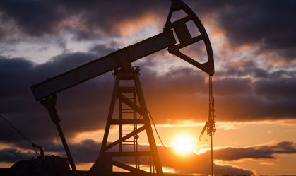Bomba para extração de petróleo nos arredores de Almetyevsk, na