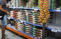 Preços dos alimentos no Brasil caem pelo quarto mês consecutivo, diz IBGE