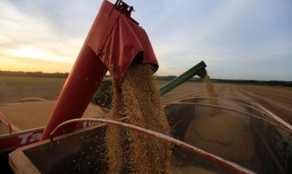 Custo da MP do PIS/Cofins reduzirá em 4% preço da soja ao produtor, diz Abiove