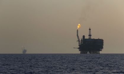 Tensão no Oriente Médio faz petróleo disparar e setor lidera Ibovespa