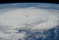 Petróleo cai mais de 1% após furacão Beryl causar menos estragos que o esperado nos EUA