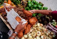 Peso da alta dos preços dos alimentos é ainda maior para baixa renda