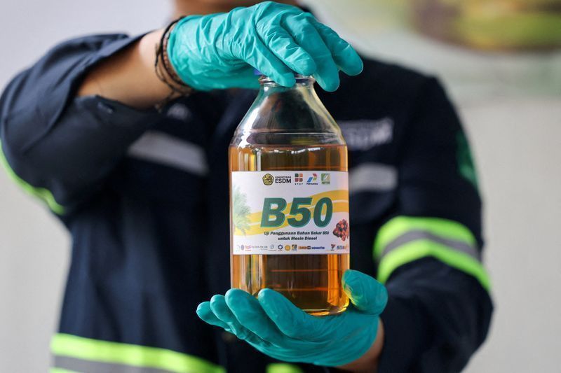 Garrafa de biodiesel de palma a 50% durante um evento
