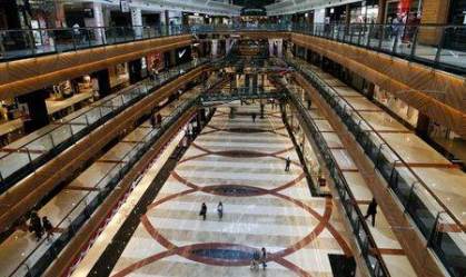 Shopping Pondok Indah em Jacarta, Indonésia, na reabertura após paralisação