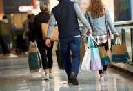 EUA: confiança do consumidor cai em agosto para mínima em 6 meses