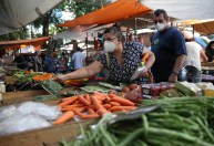 Inflação e desemprego frearam consumo em agosto, diz vice-presidente da Abras