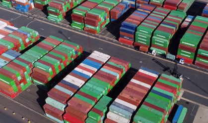 Rússia vê contêineres se acumularem em portos após comércio com China crescer 32% neste ano