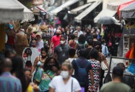 Mundo vai colocar “pé no freio” para controlar inflação em 2022, diz economista