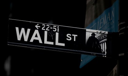 Dow Jones e S&P 500 fecham em queda após 4 dias de ganhos com guerra na Ucrânia