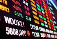 Dólar tem leve queda ante real de olho em relações EUA-China e dados domésticos