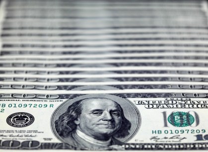 Notas de dólares retratadas no Banco de Taiwan em Taipei