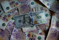 O que é o “dólar azul” da Argentina e por que seu preço é tão volátil