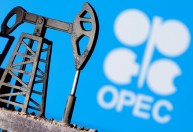 Opep+ decide aumentar ritmo da produção de petróleo em maio