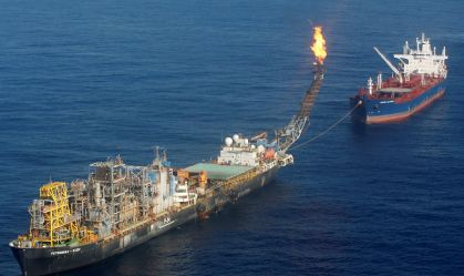 Preços do petróleo sobem 3%, ampliando avanço conforme receios com Ômicron recuam