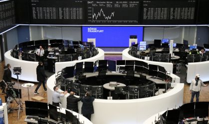 Ações fecham em alta no último pregão cheio da Europa em 2021