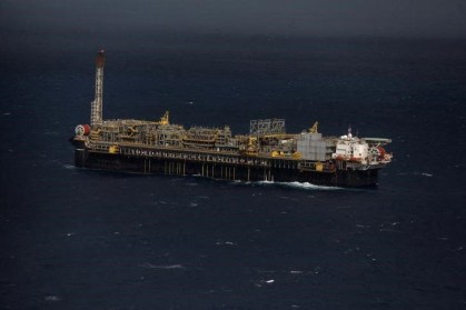 Plataforma petrolífera na Bacia de Santos, Rio de Janeiro
