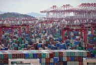 Lockdowns na China e guerra na Ucrânia congestionam principais portos do mundo