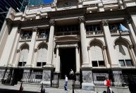 Sem dólares, Argentina vai afrouxar regras cambiais para turistas