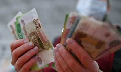Rússia enfrenta colapso financeiro enquanto sanções atingem sua economia