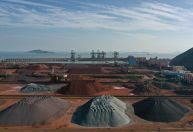 Minério de ferro cai com lucros fracos de siderúrgicas e novos lockdowns na China