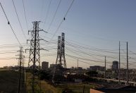 Companhias elétricas dos EUA enfrentam crise de fornecimento devido ao clima