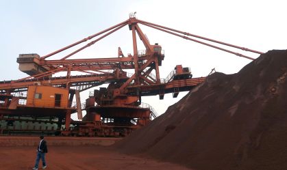 Minério de ferro segue em queda com piora de perspectiva de demanda chinesa