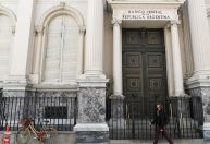 Argentina anuncia novo corte da taxa de juros, que vai para 50% ao ano