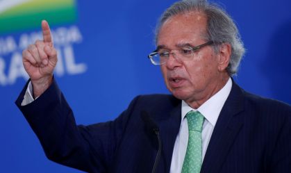 Auxílio de R$ 600 e reajuste no IR dependem de reforma tributária, diz Guedes