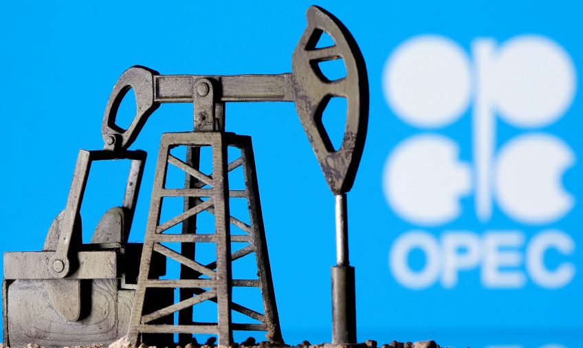 Bomba de óleo impressa em 3D na frente do logotipo da Opep (que, em inglês, é Opec) / FOTO DO ARQUIVO: Uma bomba de óleo impressa em 3D fica diante do logotipo da OPEP nesta ilustração datada de 14 de abril de 2020. REUTERS/Dado Ruvic