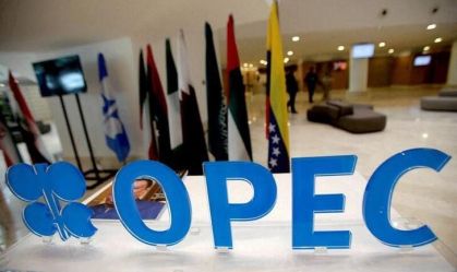 Comitê da Opep+ aumenta previsão de superávit de petróleo em 2022