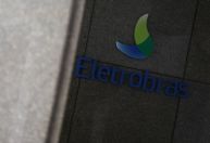 Eletrobras lucra R$ 1,1 bi no 4º tri e anuncia dividendos adicionais