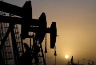 Petróleo sobe mais de 4% enquanto Opep avalia maior corte de produção desde 2020
