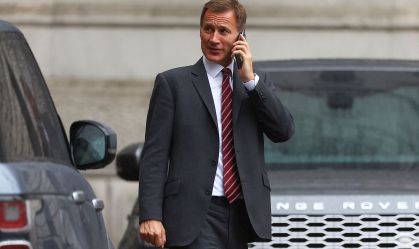 Ministro das Finanças britânico trabalha em novo pacote fiscal, diz porta voz