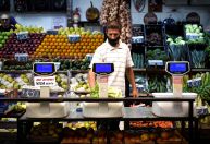 Argentina faz acordo com supermercados para congelar preços de 1.500 produtos