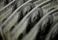Dólar sobe de olho em PEC do Estouro e decisão sobre Bolsa Família
