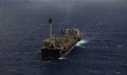 Preços do petróleo recuam 7% com plano dos EUA de liberação recorde de reservas