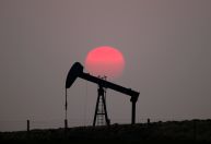 Petróleo fecha em alta, com preocupações por oferta, incluindo produção na Líbia
