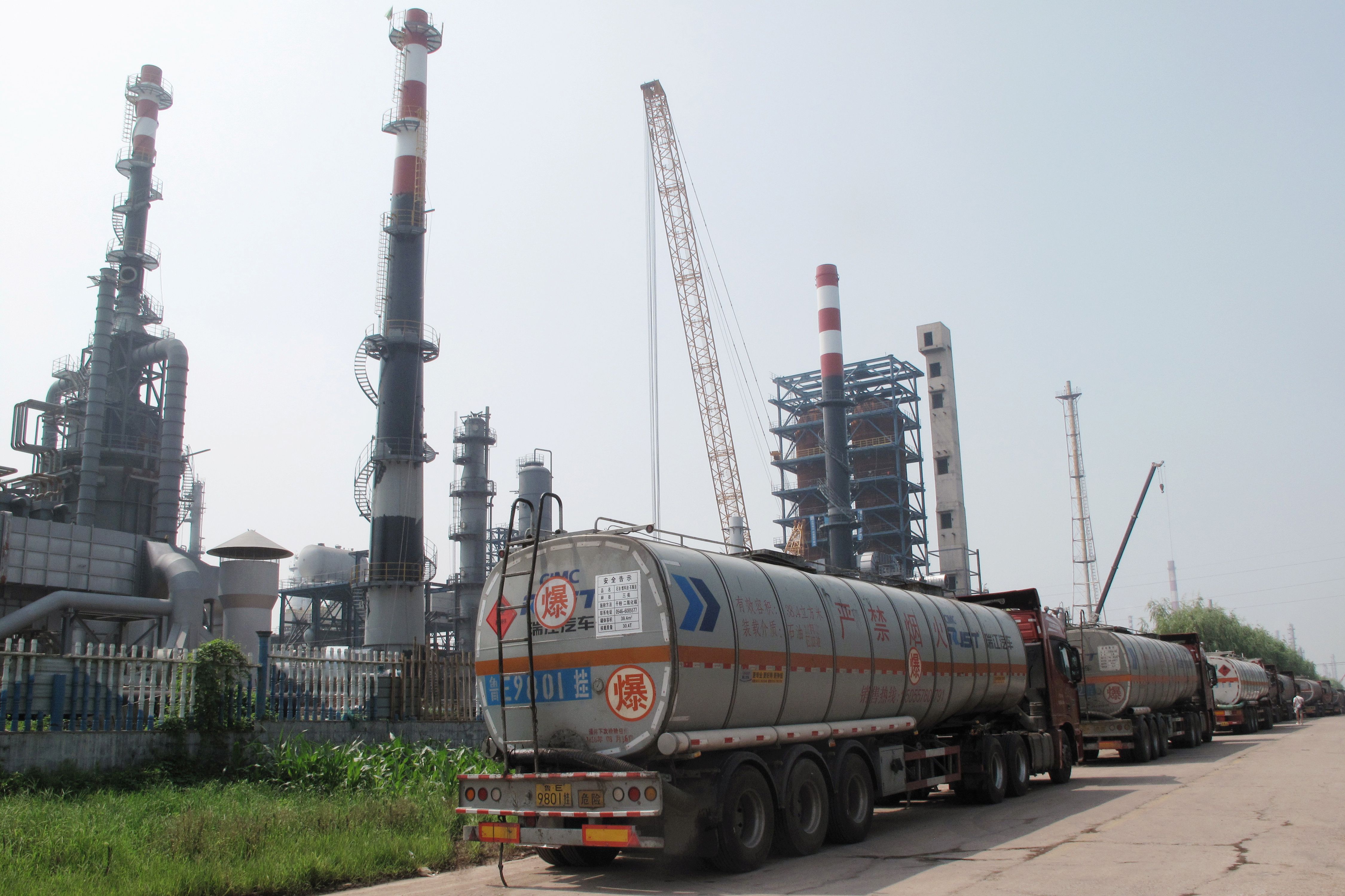 Refinaria de petróleo no condado de Ju, China