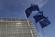 Zona do euro registra déficit comercial recorde em março por energia