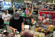 Brasileiro gasta 8% a mais no supermercado, mas leva 3% menos itens, diz estudo