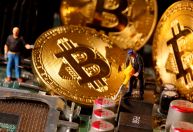 Após queda recorde, Bitcoin opera abaixo dos US$ 20 mil