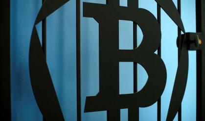 Movimento de gigantes e micro investidores evita quedas mais acentuadas do bitcoin