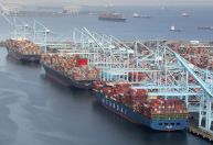 Déficit comercial dos EUA encolhe com queda das importações