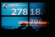 Ações de Hong Kong atingem máxima de seis meses com expectativa de recuperação