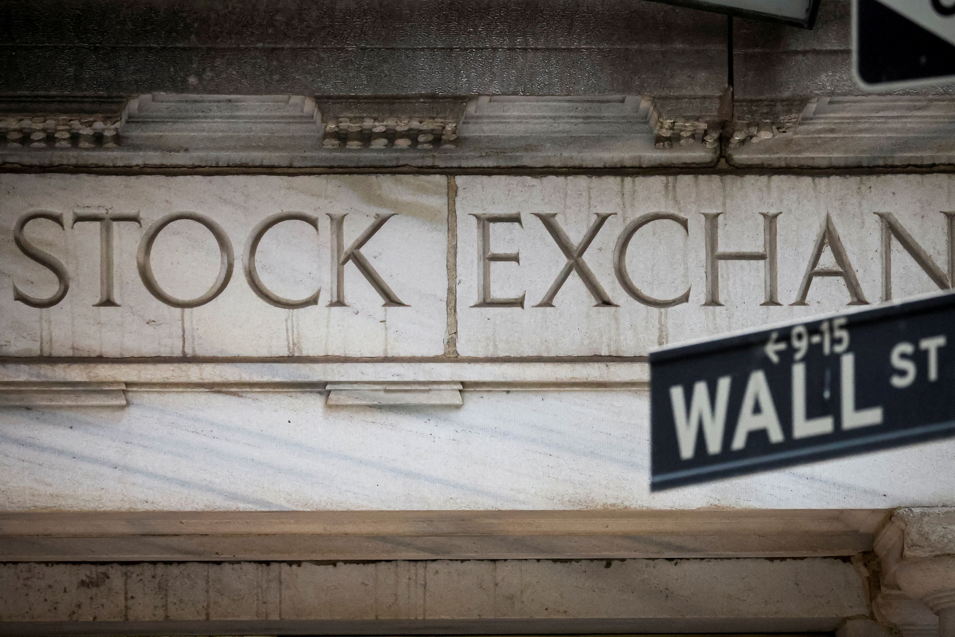Nasdaq e S&P 500 em Queda: Fuga de Tecnologia e Expectativa por Jackson Hole