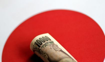 Japão mantém alertas sobre iene e dados sugerem nova intervenção cambial