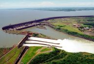 Santiago Peña vê negociação sobre Itaipu como “chave para desenvolvimento” do Paraguai