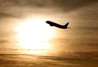 Ativistas pressionam UE para repensar “selo verde” para investimentos em aviação
