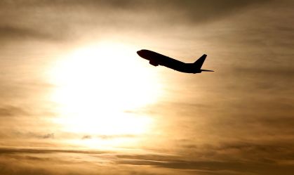 Por que as altas temperaturas podem tornar os aviões pesados demais para decolar